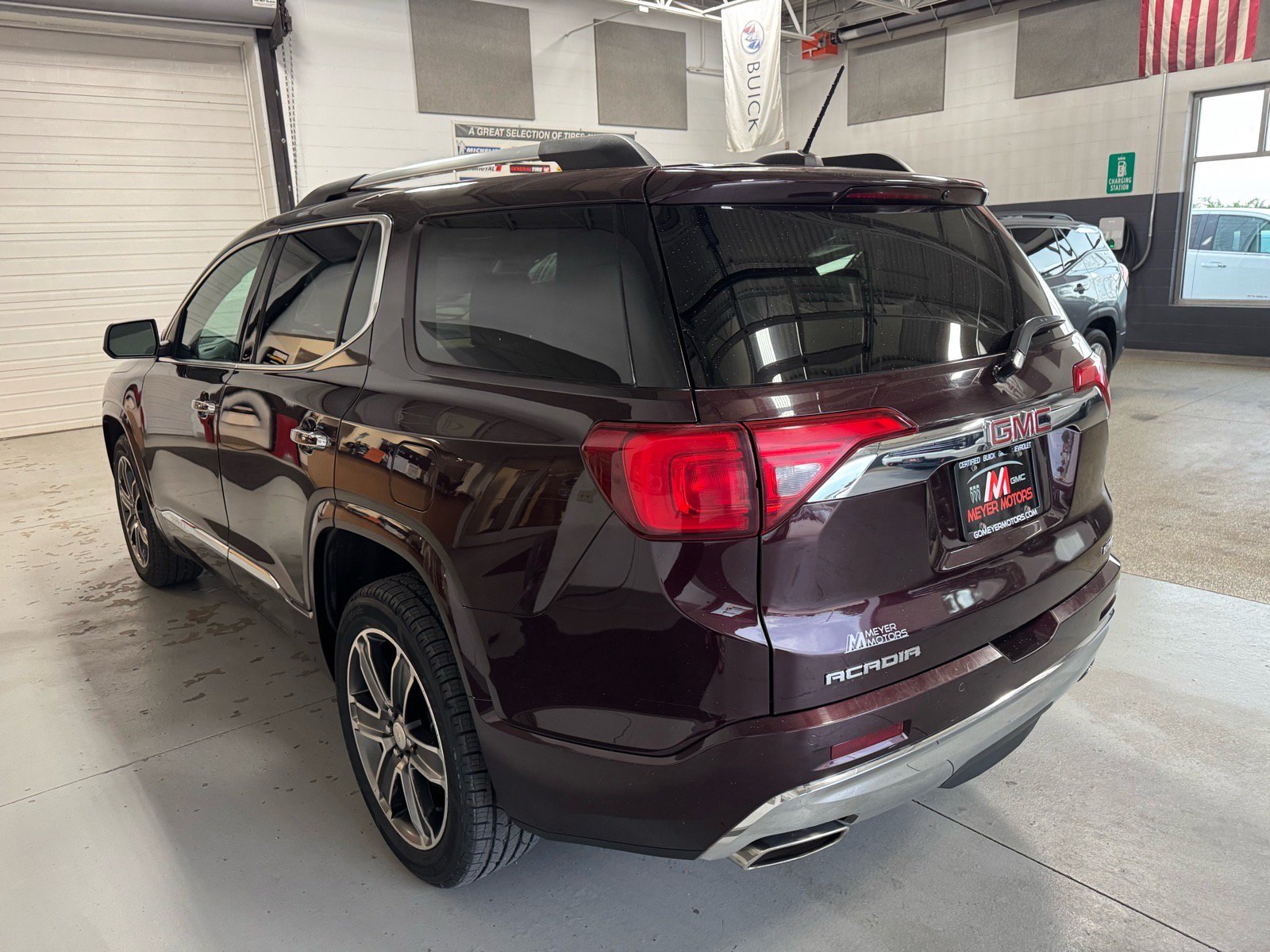 Used 2017 GMC Acadia Denali w/ Technology Package AWD/4WD image 7