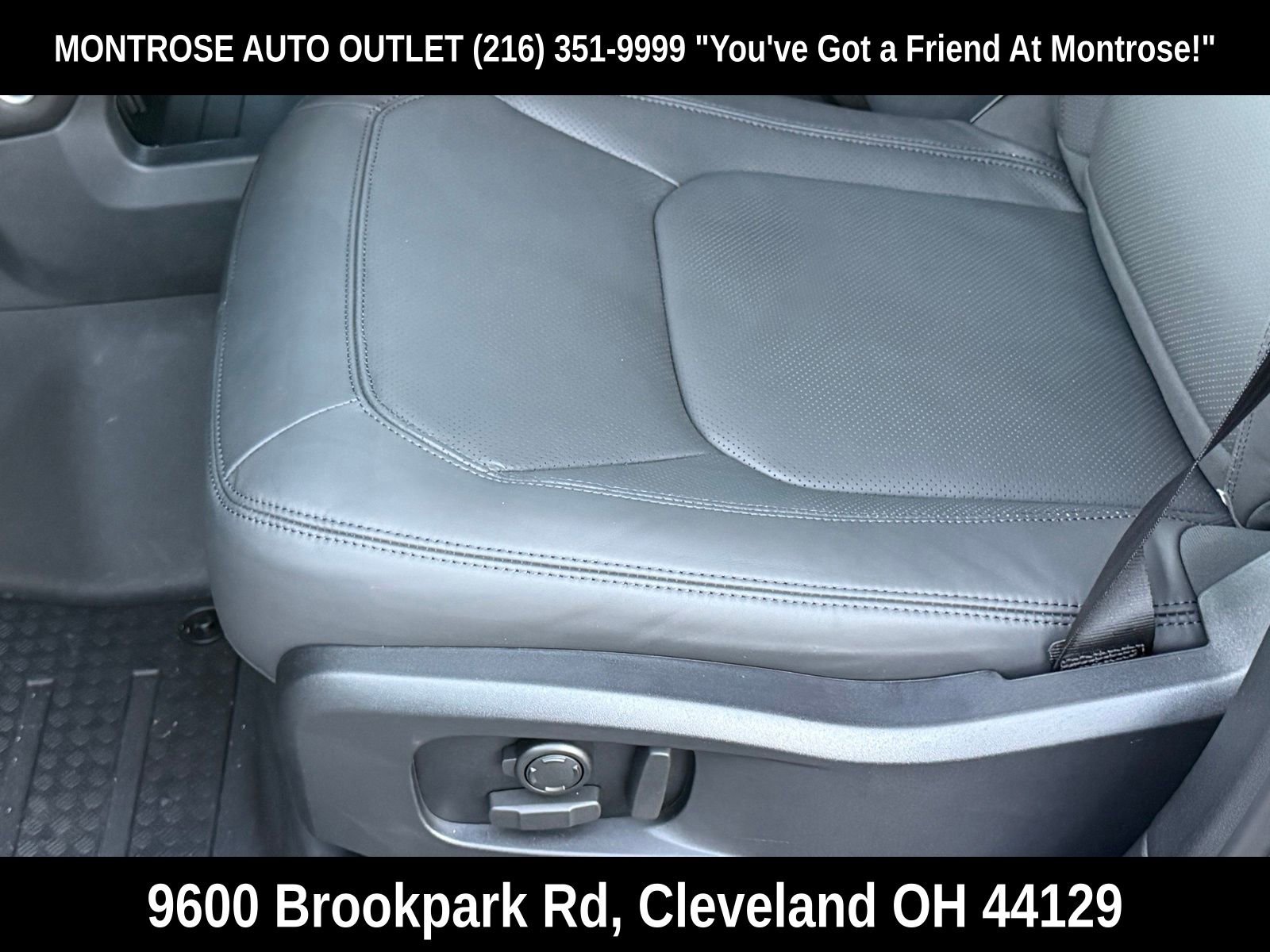 New 2025 Land Rover Defender 90 S image 33