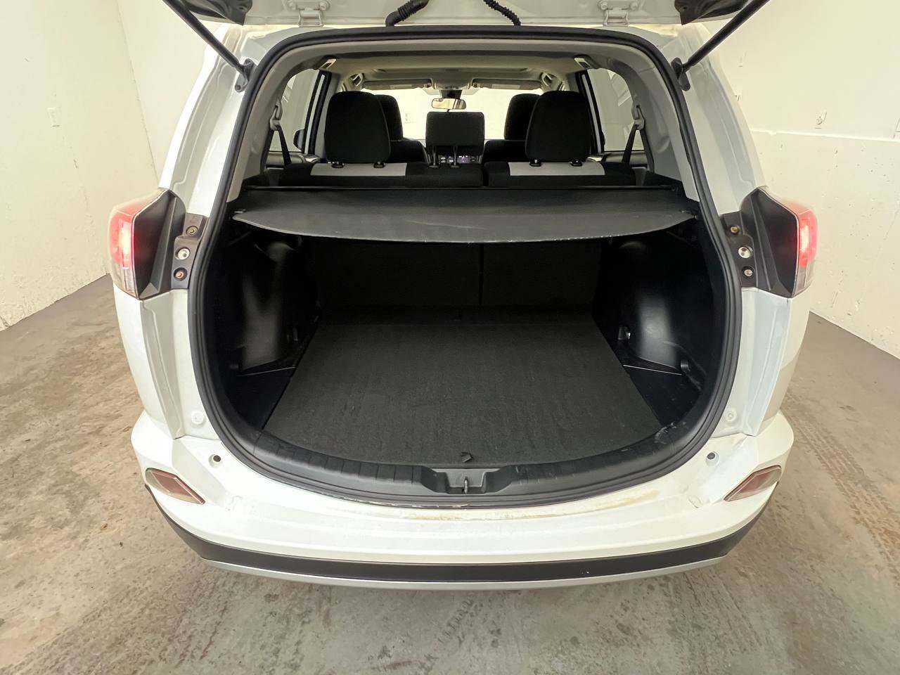 Used 2018 Toyota RAV4 XLE w/ Plus Extra Value Package image 28