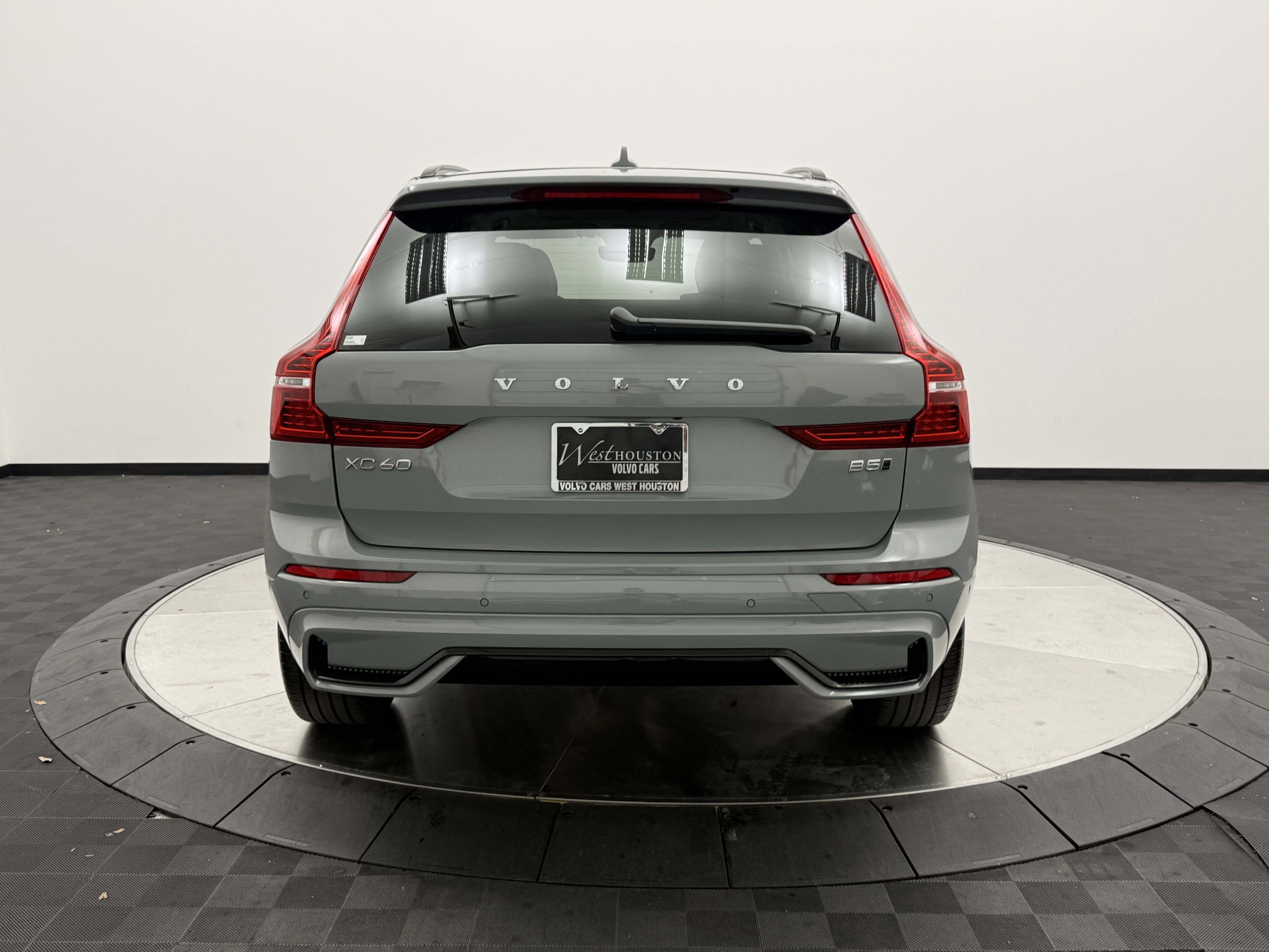 Certified 2024 Volvo XC60 B5 Plus w/ Protection Package AWD/4WD image 6