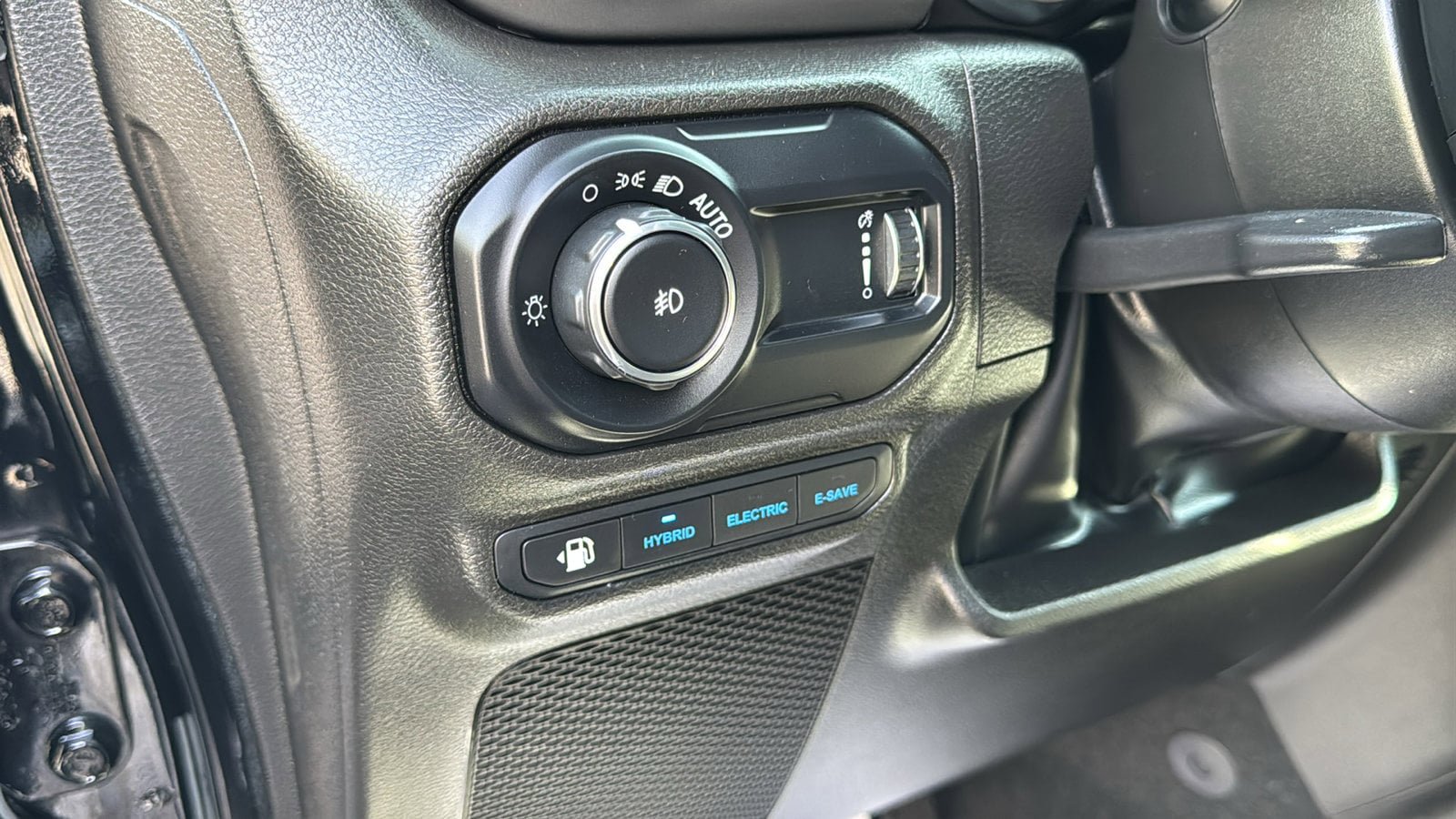 Certified 2023 Jeep Wrangler Unlimited w/ Sun & Screen Package AWD/4WD image 18