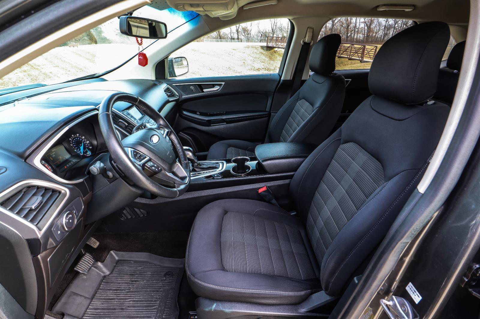 Used 2018 Ford Edge SEL image 32