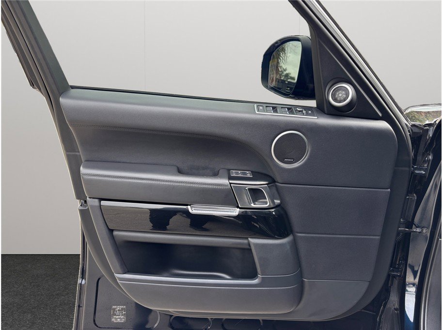 Used 2016 Land Rover Range Rover Supercharged image 20