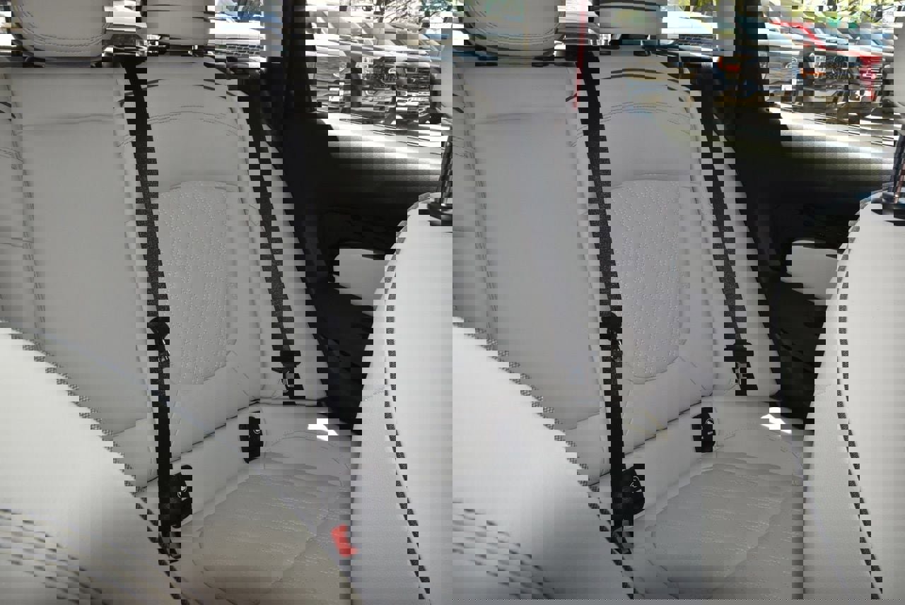 Used 2024 MINI Cooper Clubman S w/ Signature Upholstery Package image 21