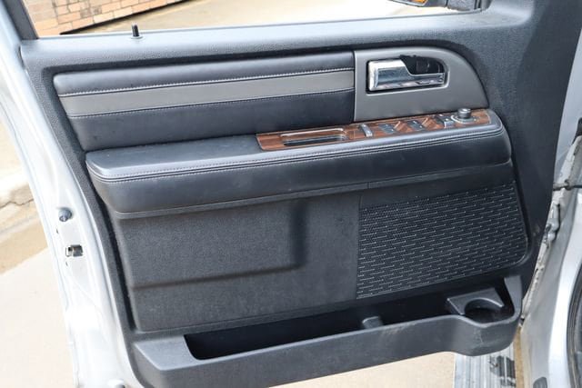 Used 2015 Ford Expedition EL Platinum RWD image 21