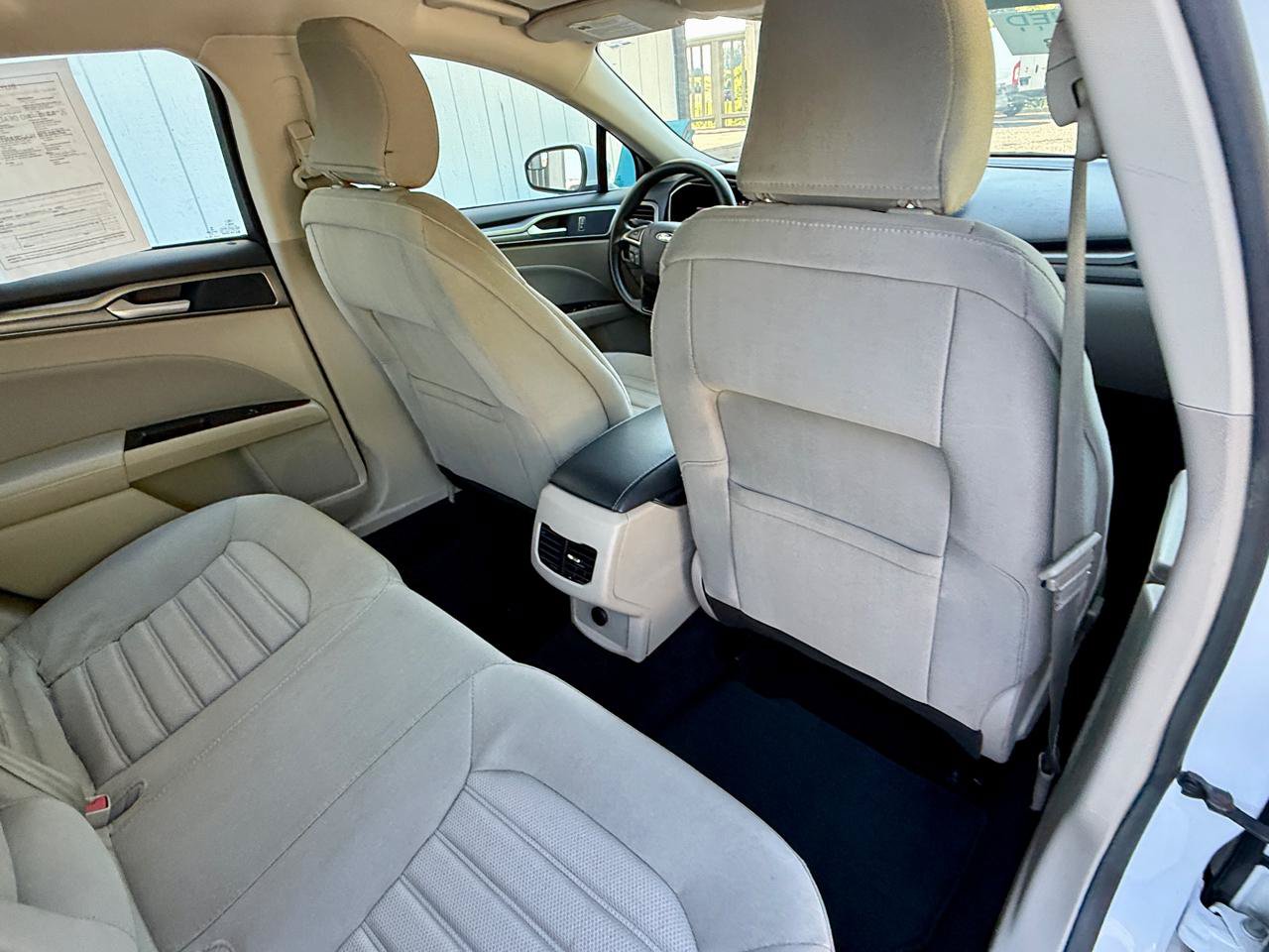 Used 2017 Ford Fusion SE w/ Fusion SE Technology Package FWD image 29