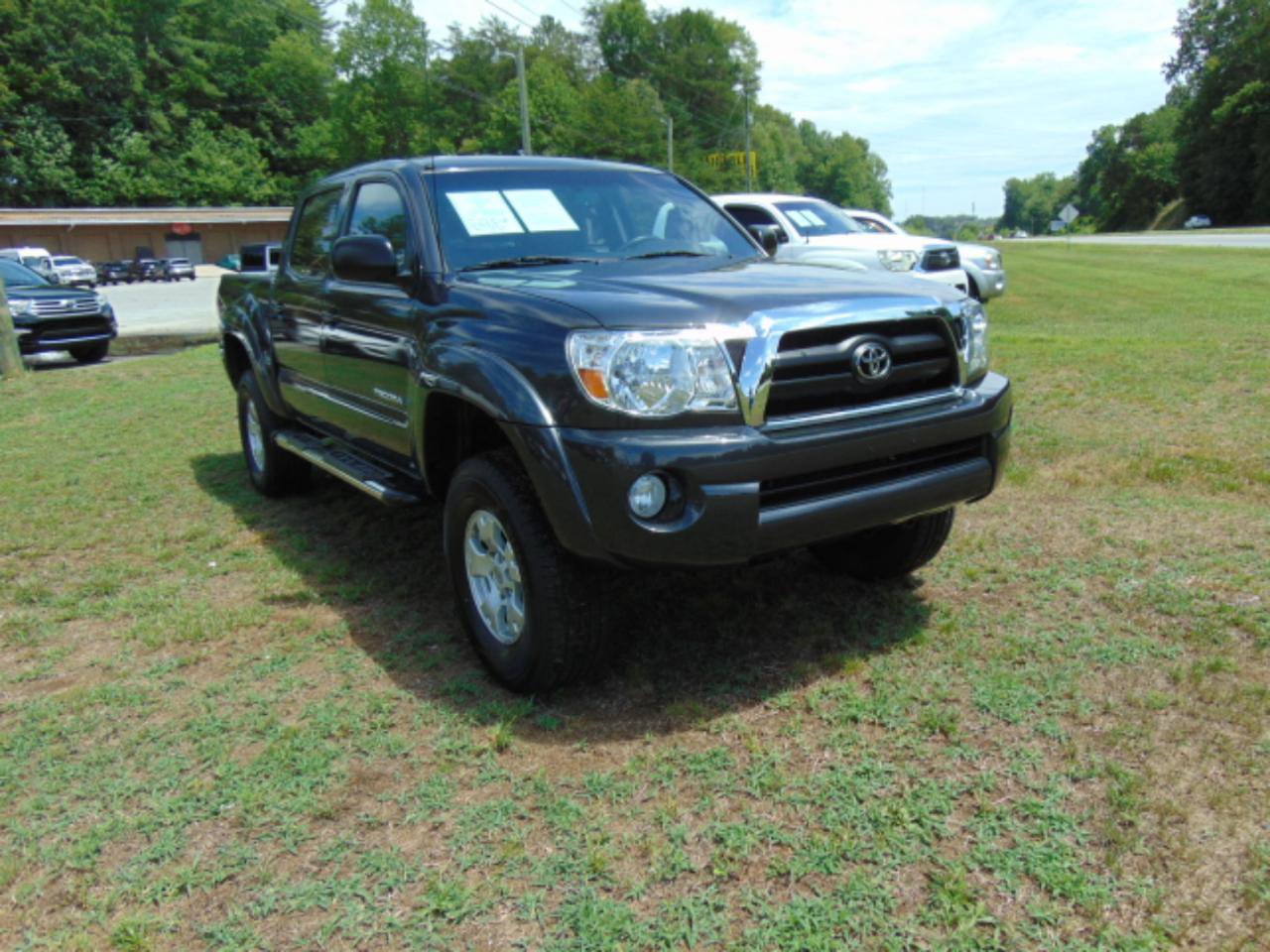 Used 2010 Toyota Tacoma 4x4 Double Cab image 2
