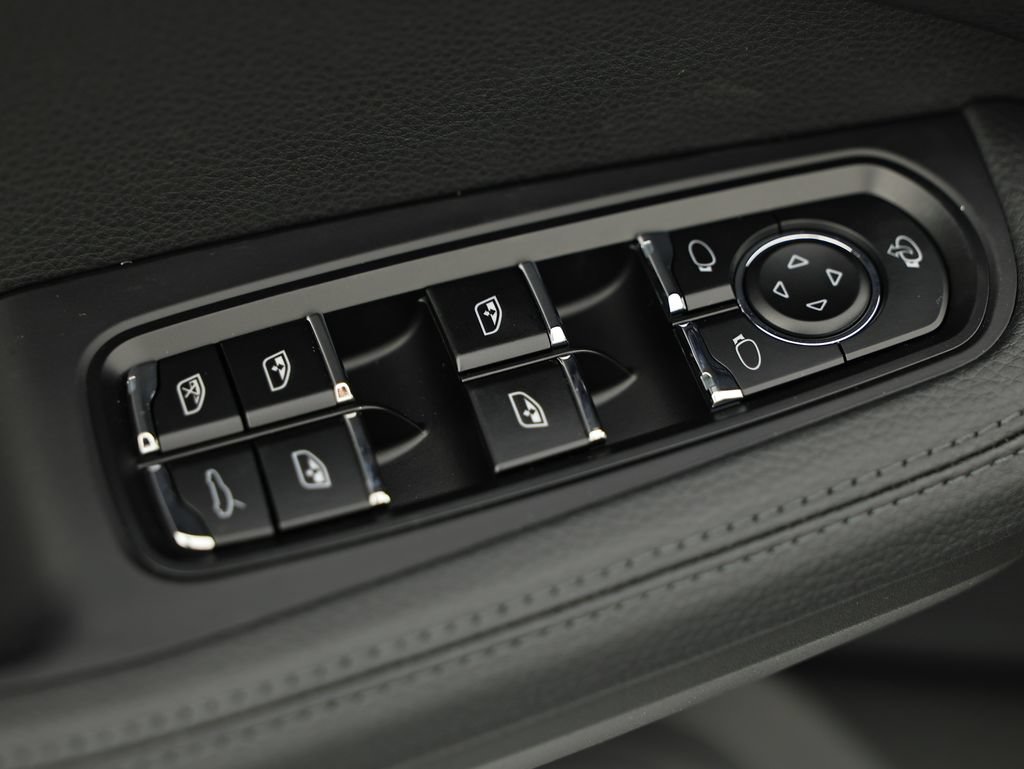 New 2026 Porsche Macan AWD/4WD image 22