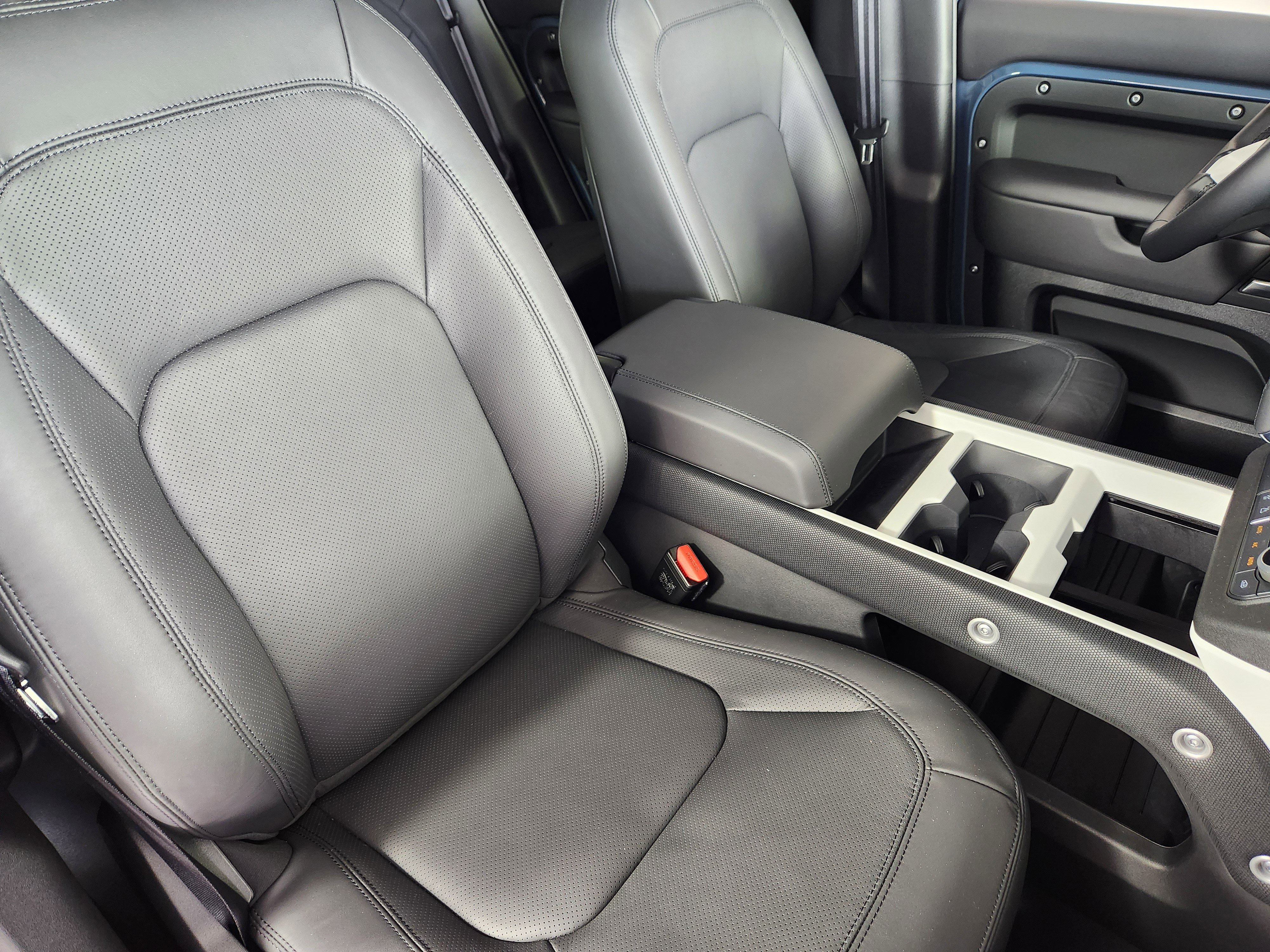 Used 2025 Land Rover Defender 110 S image 10