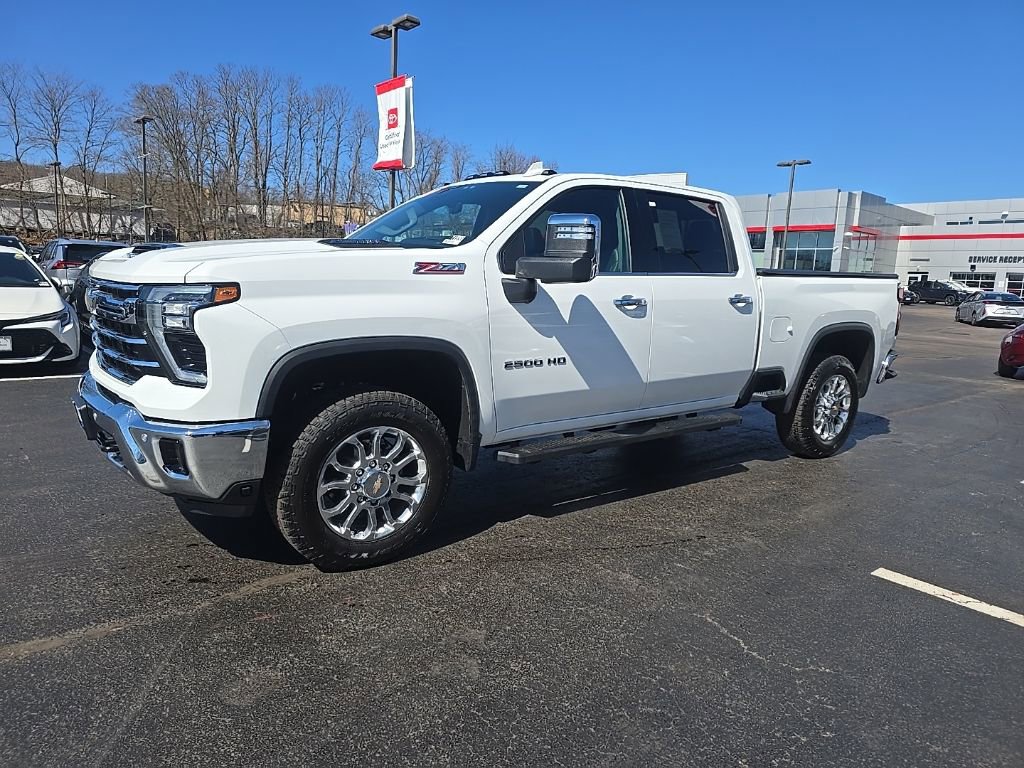 Used 2025 Chevrolet Silverado 2500 LTZ w/ LTZ Premium Package image 4