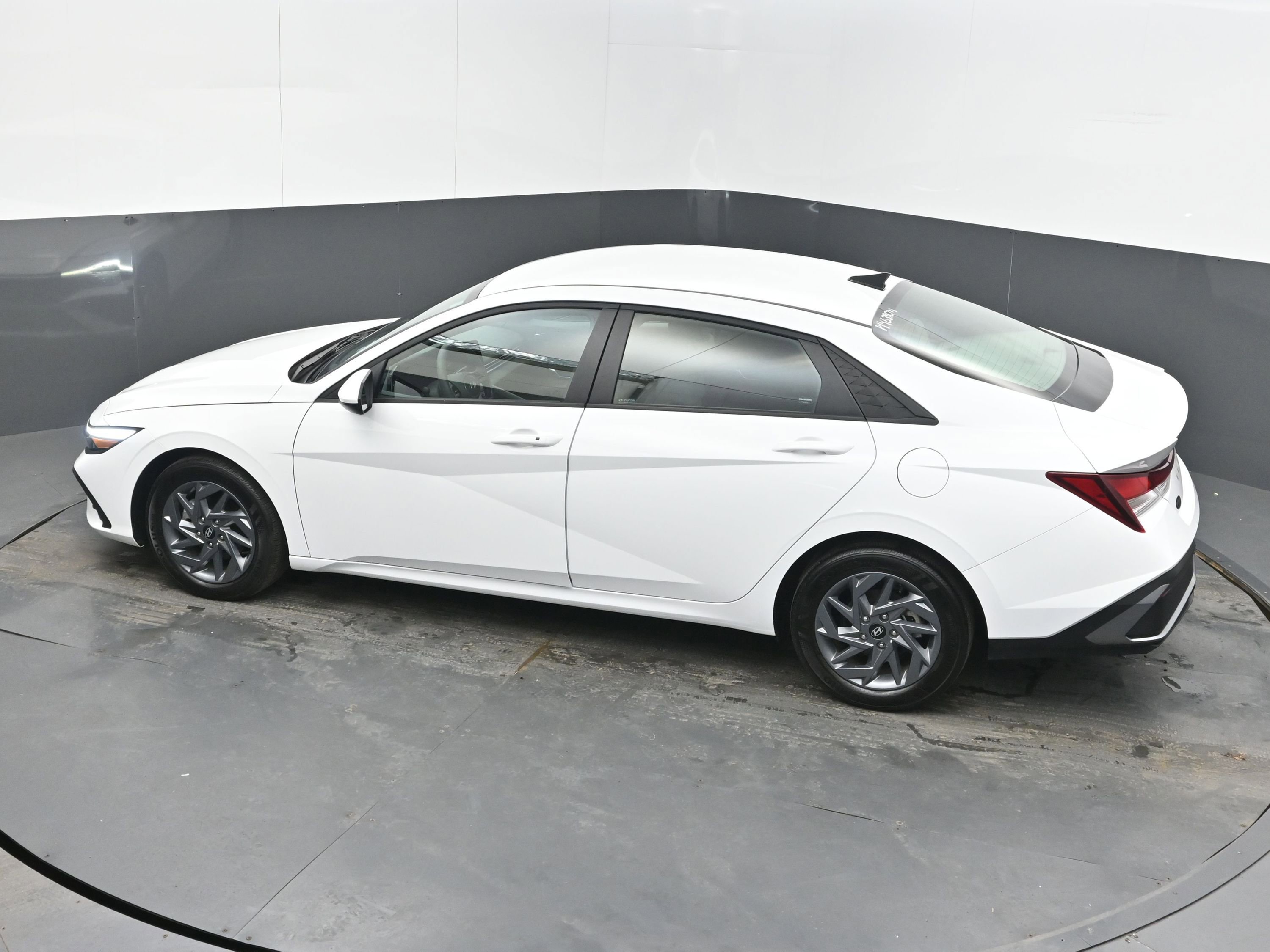 Used 2024 Hyundai Elantra SEL image 47