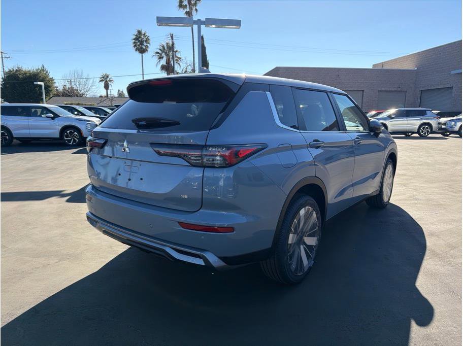 New 2026 Mitsubishi Outlander LE image 5