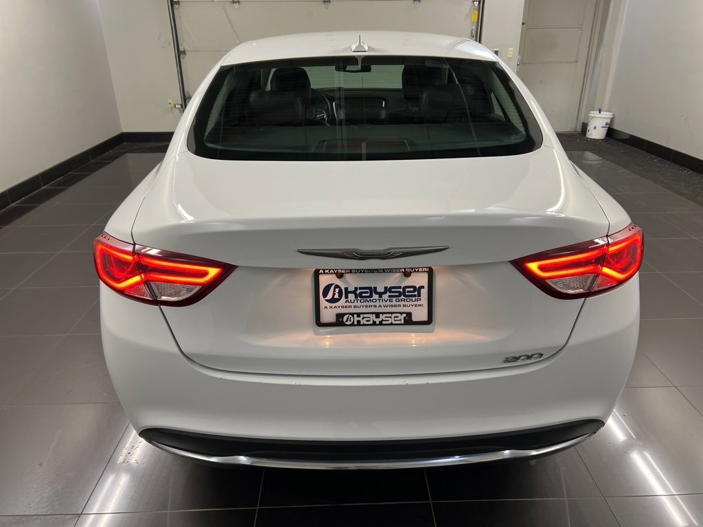 Used 2017 Chrysler 200 Limited Platinum image 5