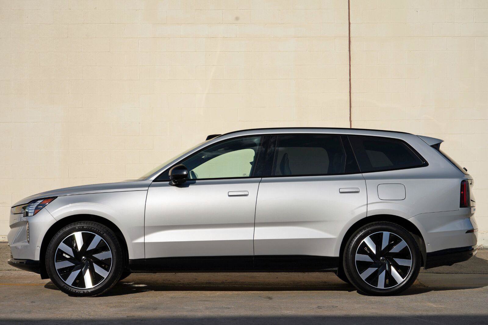 Used 2025 Volvo EX90 Ultra AWD/4WD image 8