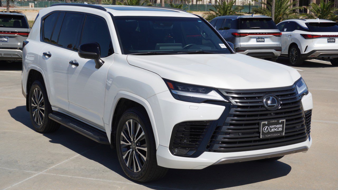 Used 2023 Lexus LX 600 4WD w/ Appearance Package image 3