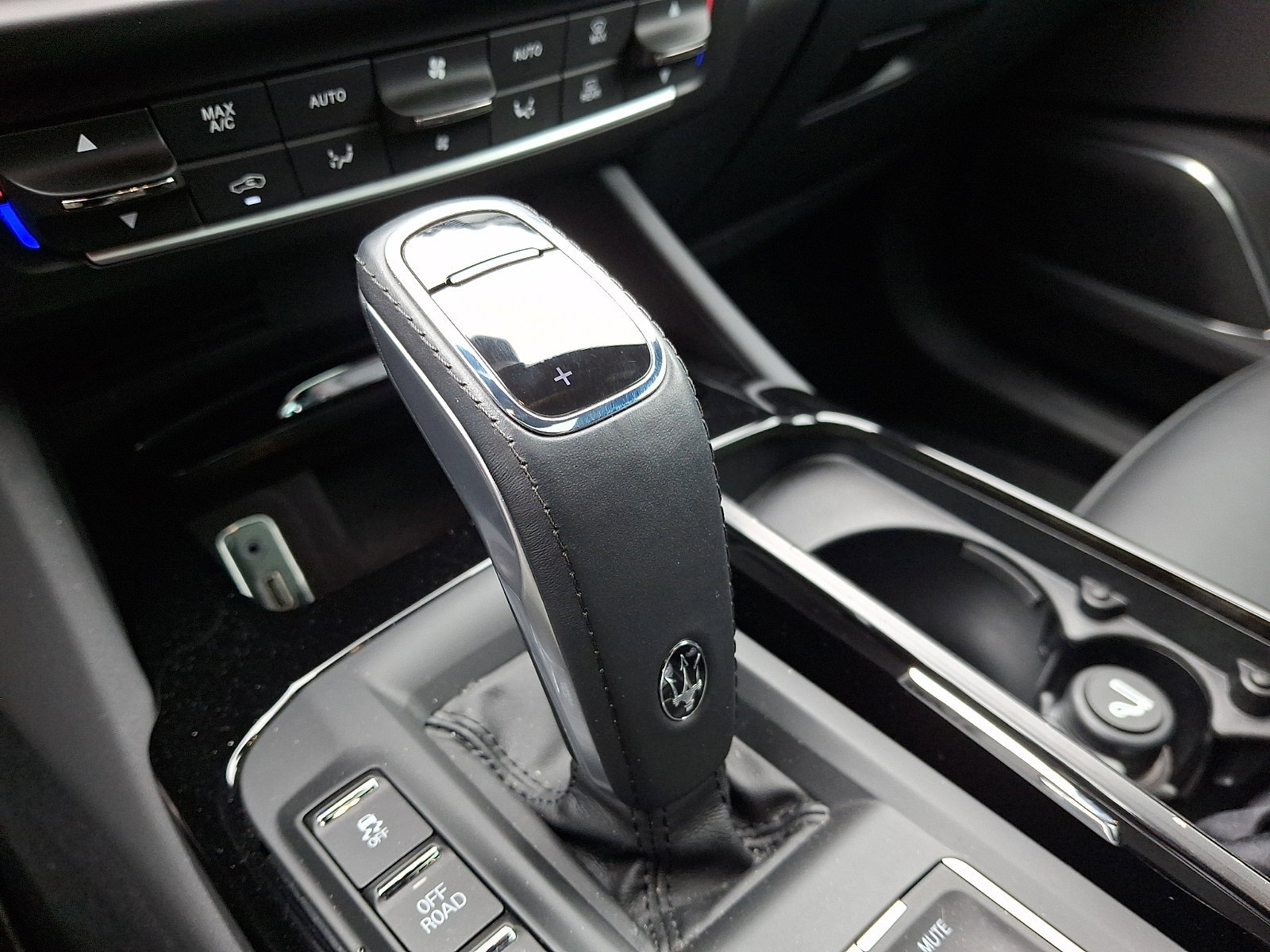 Used 2024 Maserati Levante GT Ultima AWD/4WD image 16