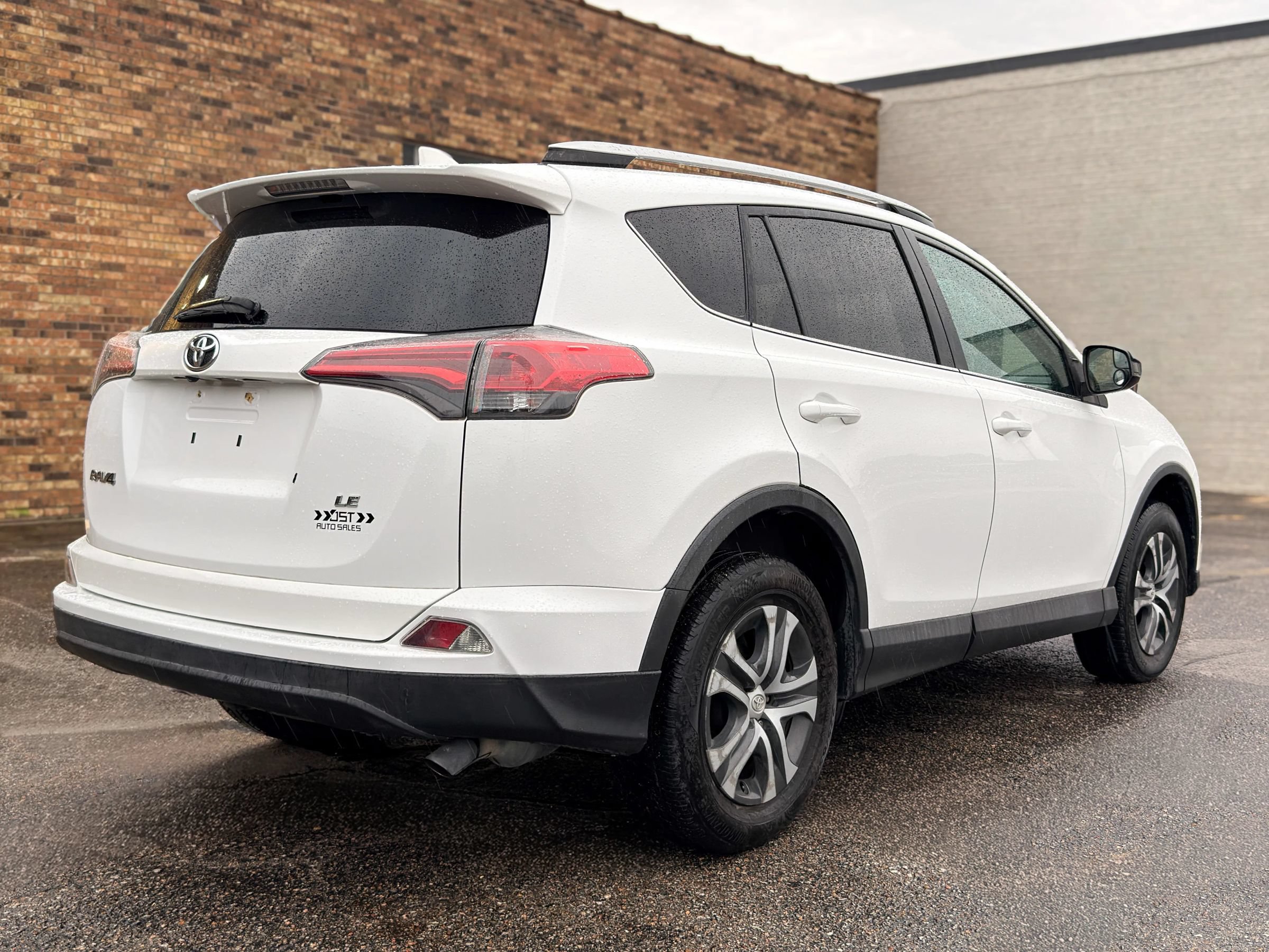 Used 2016 Toyota RAV4 LE FWD image 8