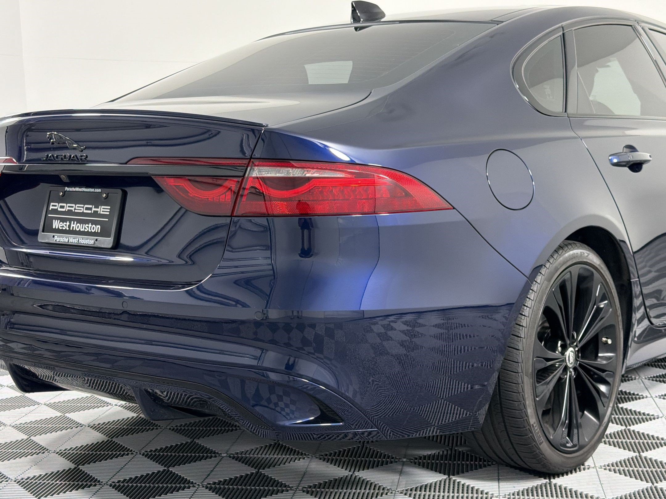 Used 2024 Jaguar XF R-Dynamic SE RWD image 25