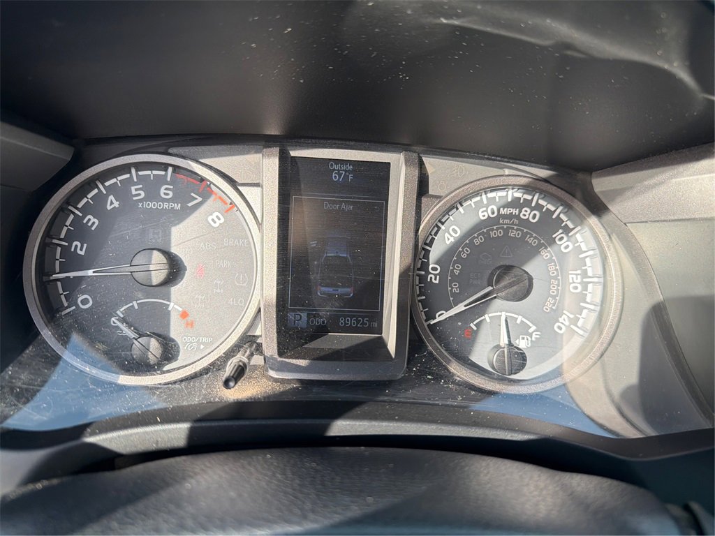 Used 2017 Toyota Tacoma TRD Sport image 19