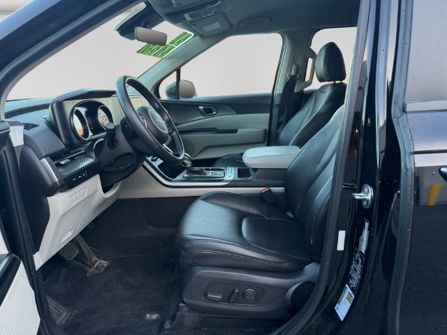 Certified 2024 Kia Carnival LX FWD image 13