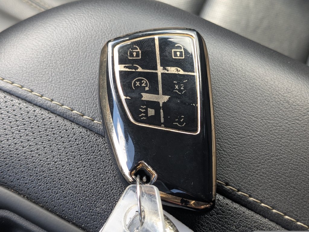 Used 2023 Chevrolet Suburban Premier RWD image 17