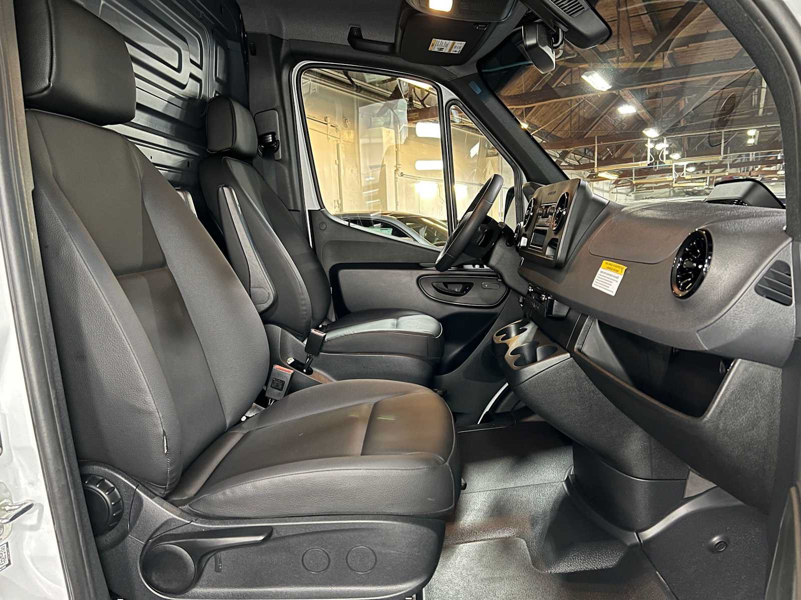 Used 2025 Mercedes-Benz Sprinter 2500 image 10