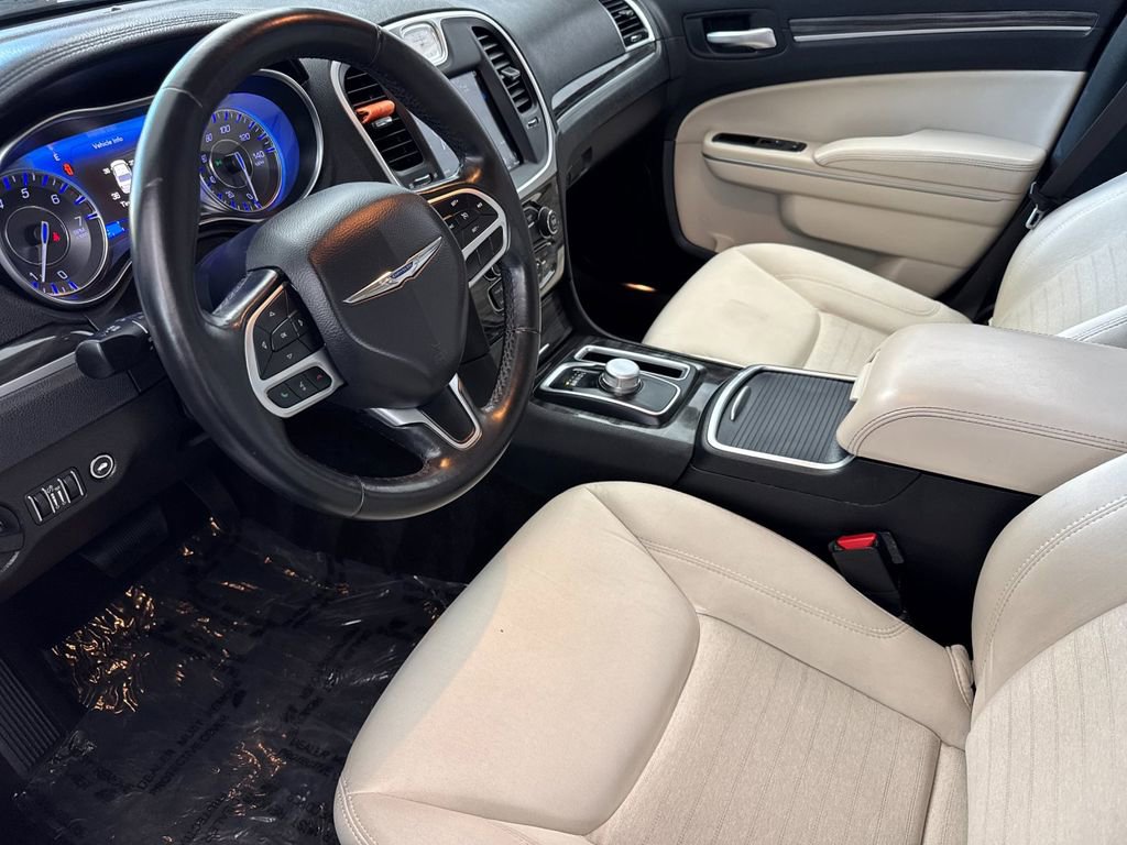 Used 2019 Chrysler 300 Touring image 9