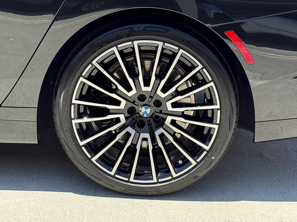 New 2026 BMW 740i w/ Premium Package RWD image 7