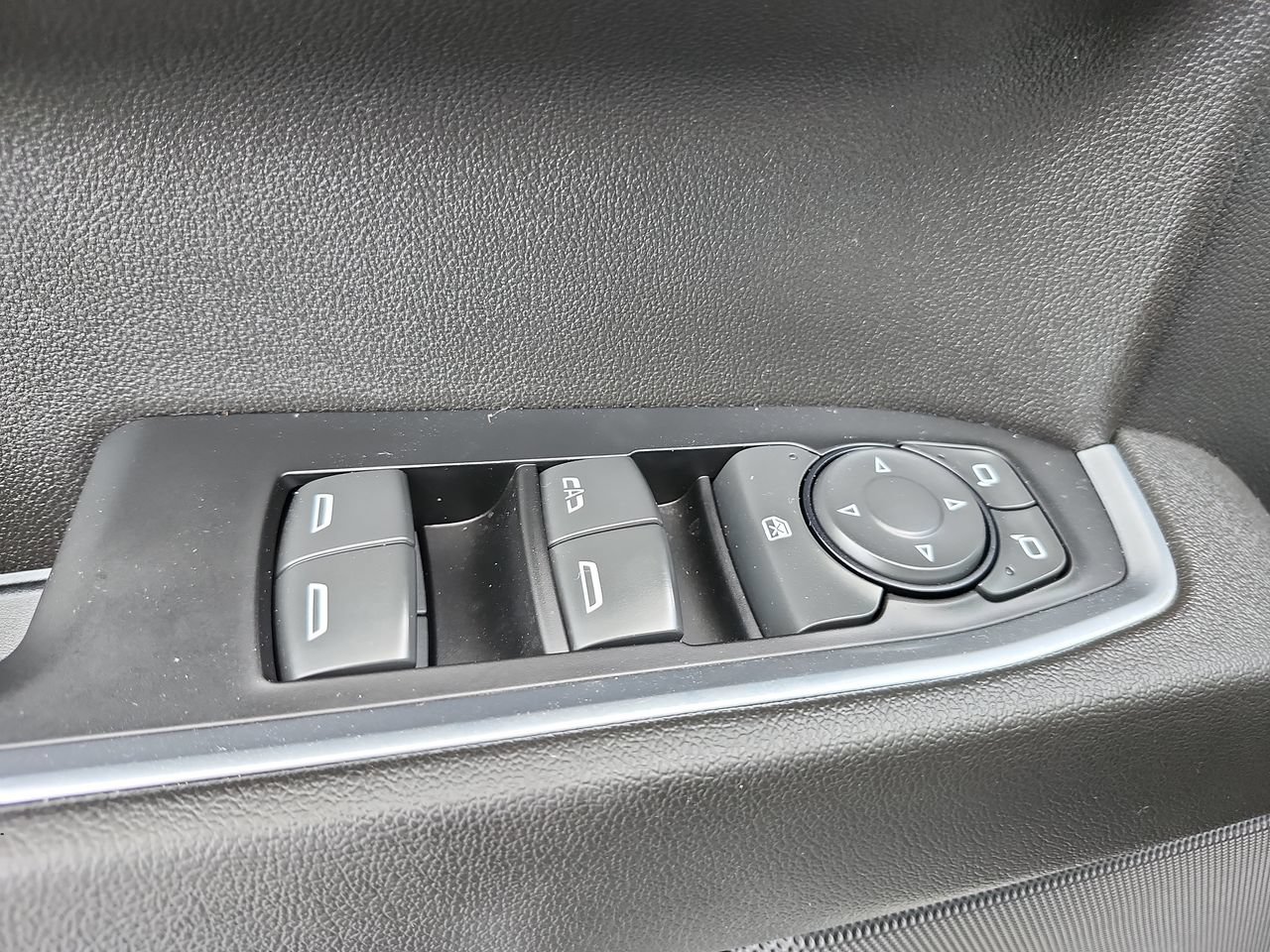 Used 2022 Chevrolet Silverado 1500 LT RWD image 17