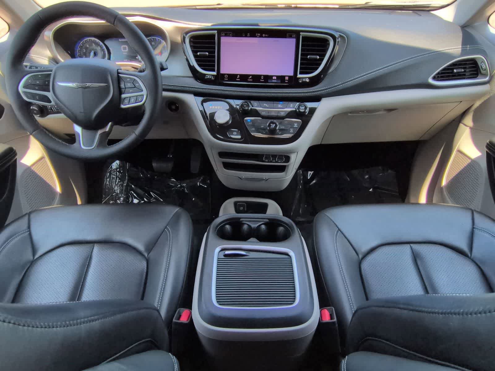 Certified 2023 Chrysler Pacifica Touring-L AWD/4WD image 16