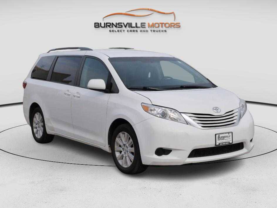 Used 2015 Toyota Sienna LE AWD/4WD image 1