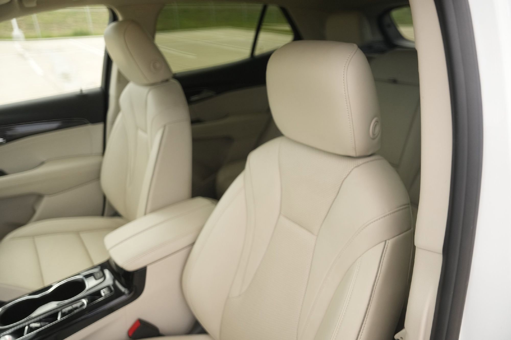 Used 2023 Buick Envision Essence image 10