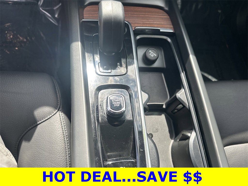 Used 2023 Volvo XC60 B5 Plus image 21