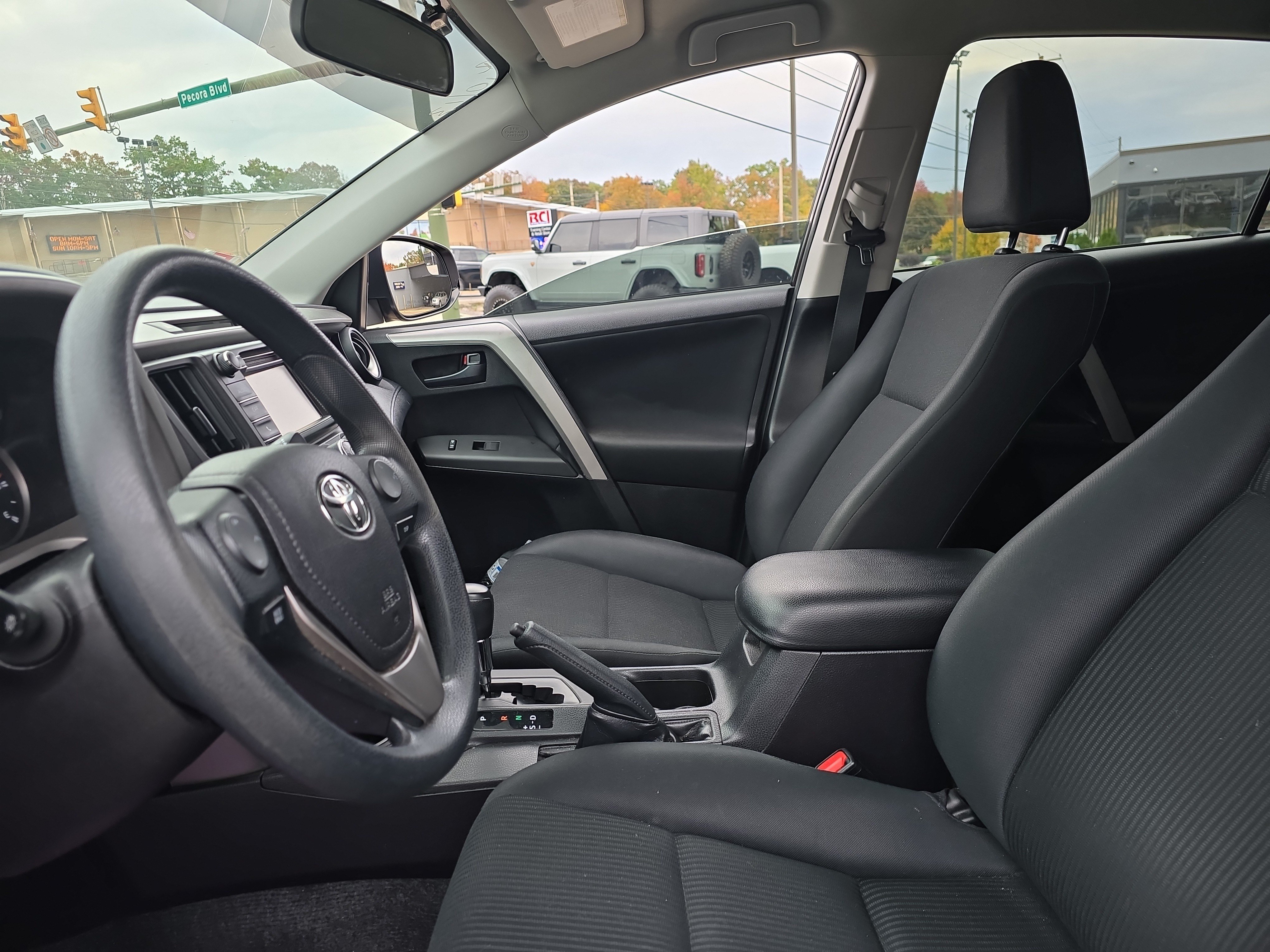Used 2016 Toyota RAV4 LE AWD/4WD image 12