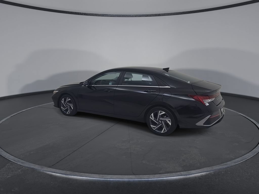 Used 2025 Hyundai Elantra Limited FWD image 10