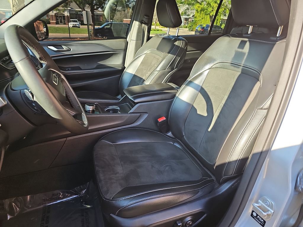 Certified 2023 Jeep Grand Cherokee L Laredo image 18