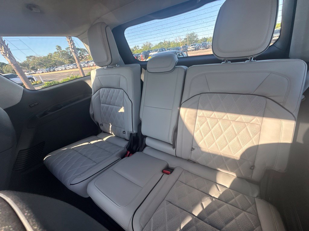 Used 2026 Lincoln Navigator Black Label w/ Black Label Special Edition AWD/4WD image 19
