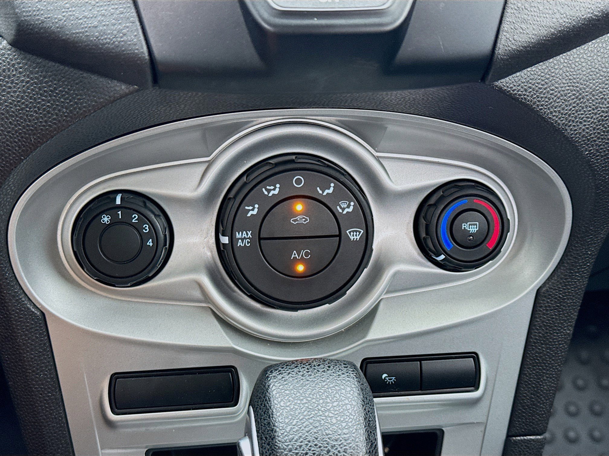 Used 2018 Ford Fiesta SE FWD image 12