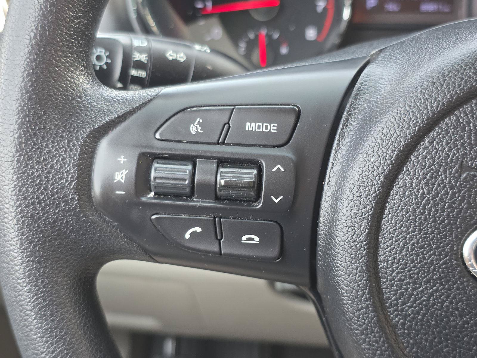 Used 2019 Kia Sedona LX FWD image 13