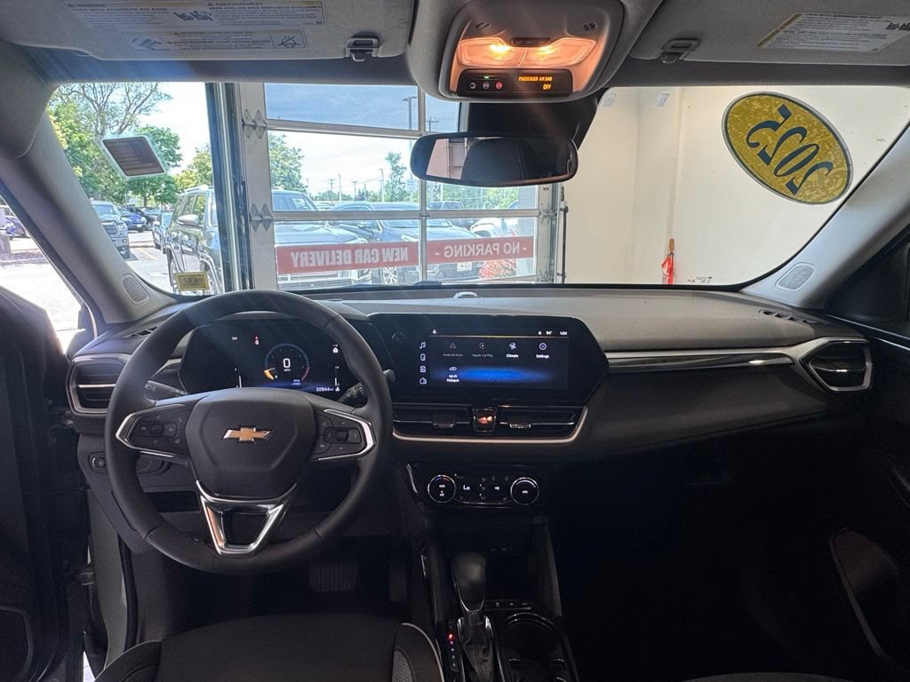 Used 2025 Chevrolet TrailBlazer LT w/ Convenience Package AWD/4WD image 7