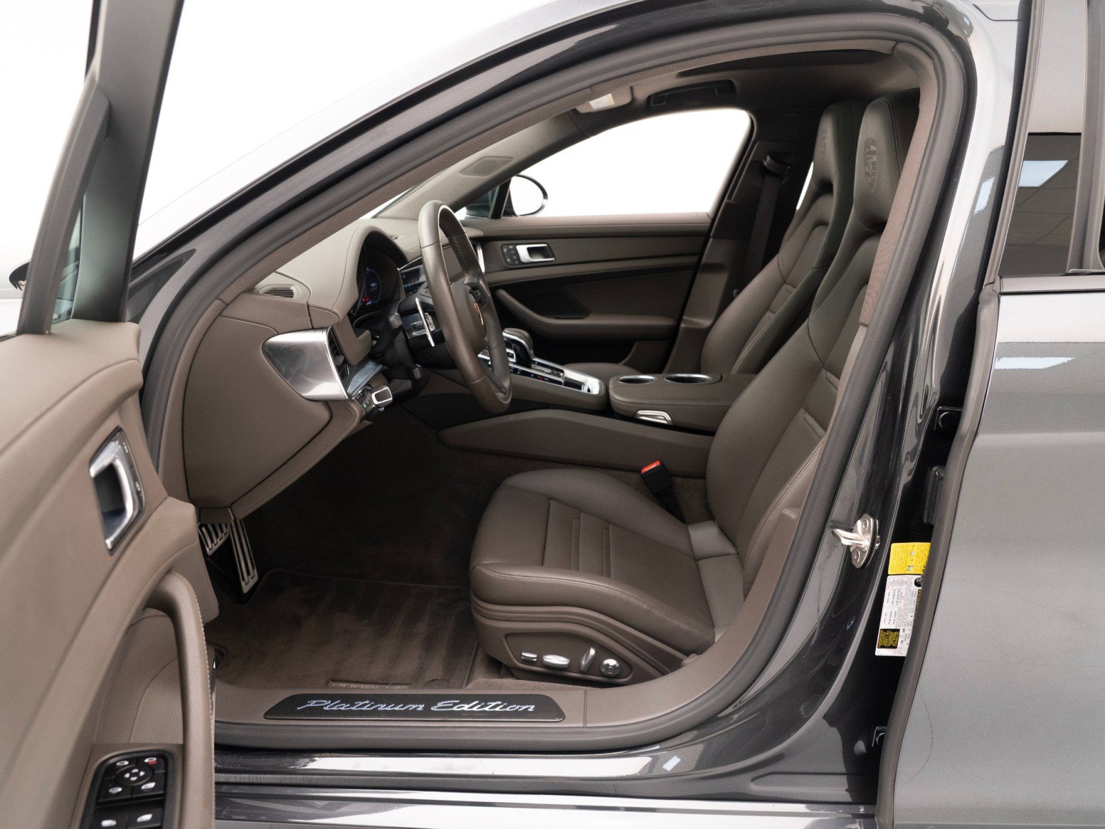 Certified 2022 Porsche Panamera 4 Platinum Edition image 18