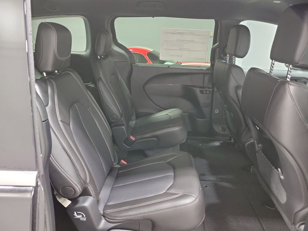New 2026 Chrysler Pacifica Select image 10
