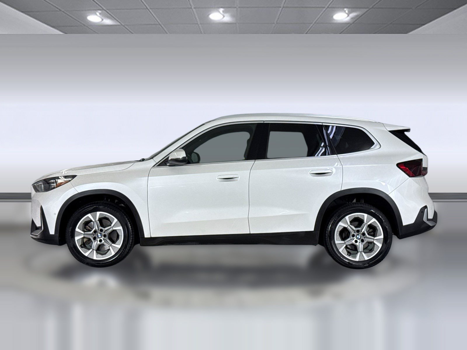 Used 2023 BMW X1 xDrive28i w/ Convenience Package AWD/4WD image 2