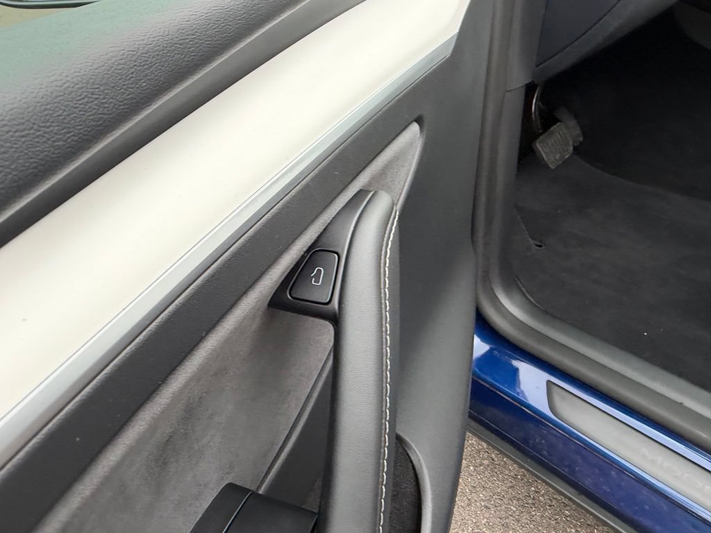Used 2025 Tesla Model Y Long Range AWD/4WD image 13