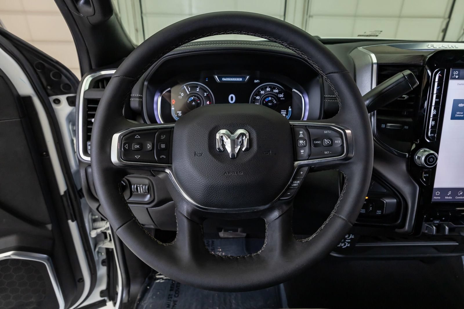 Used 2026 RAM 2500 Laramie AWD/4WD image 17
