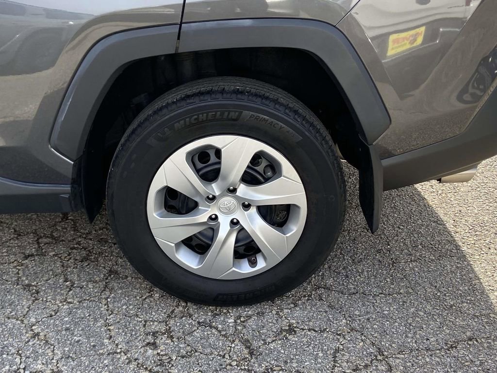 Used 2022 Toyota RAV4 LE image 9