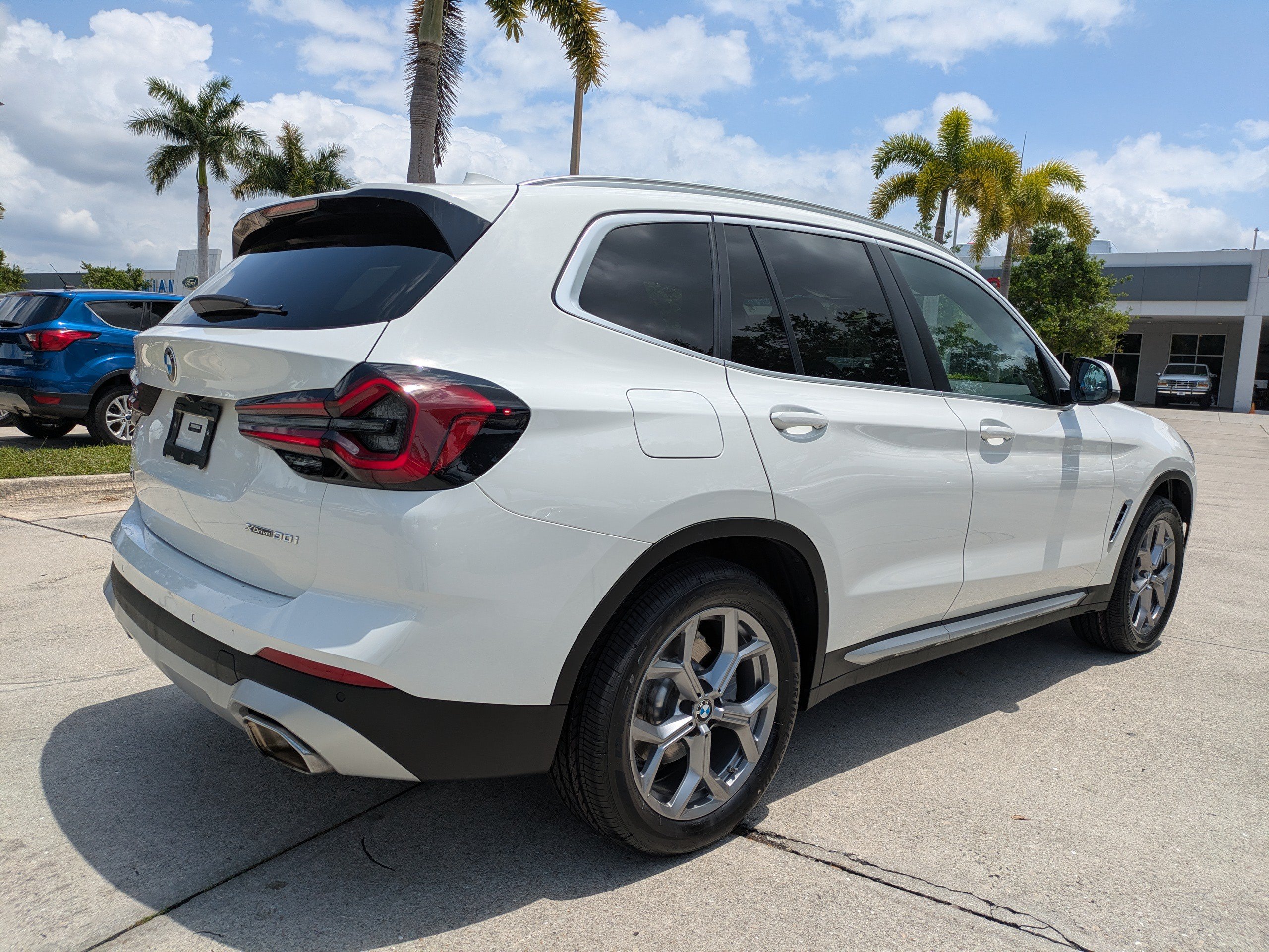 Used 2023 BMW X3 xDrive30i w/ Premium Package AWD/4WD image 4