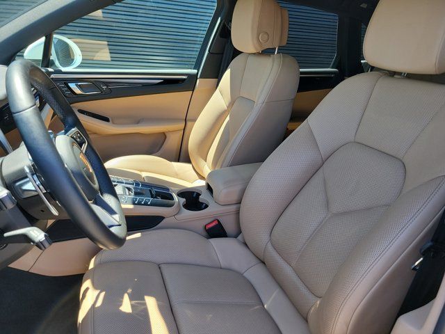 Certified 2021 Porsche Macan AWD/4WD image 5