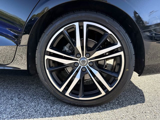 Used 2022 Volvo S60 B5 R-Design w/ Advanced Package AWD/4WD image 10