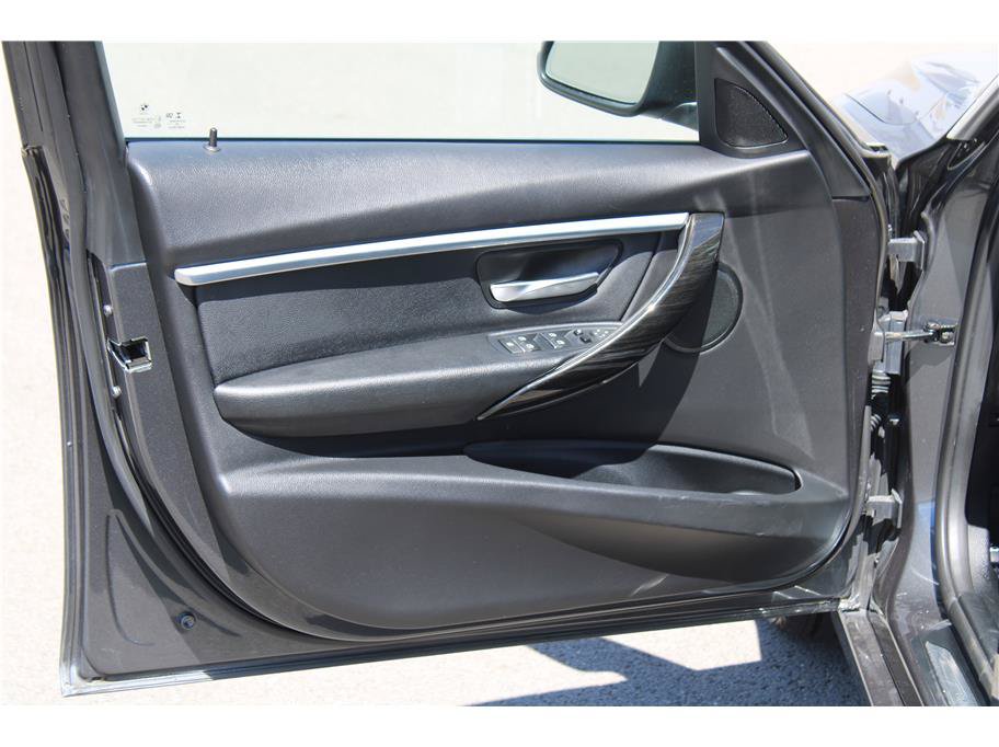 Used 2018 BMW 328d xDrive Sedan w/ Convenience Package AWD/4WD image 7